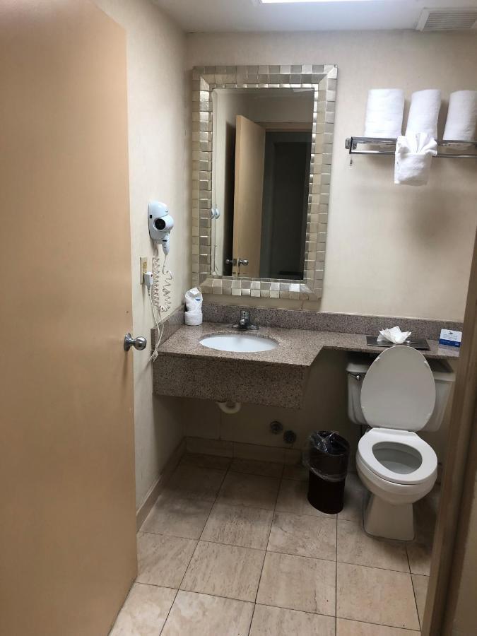 Rodeway Inn South Miami - Coral Gables Екстериор снимка